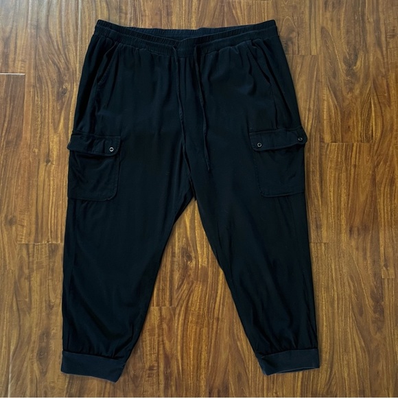 Torrid Relaxed Fit Jogger High-Rise Cargo Pocket Black Pant size 3 - Picture 3 of 8